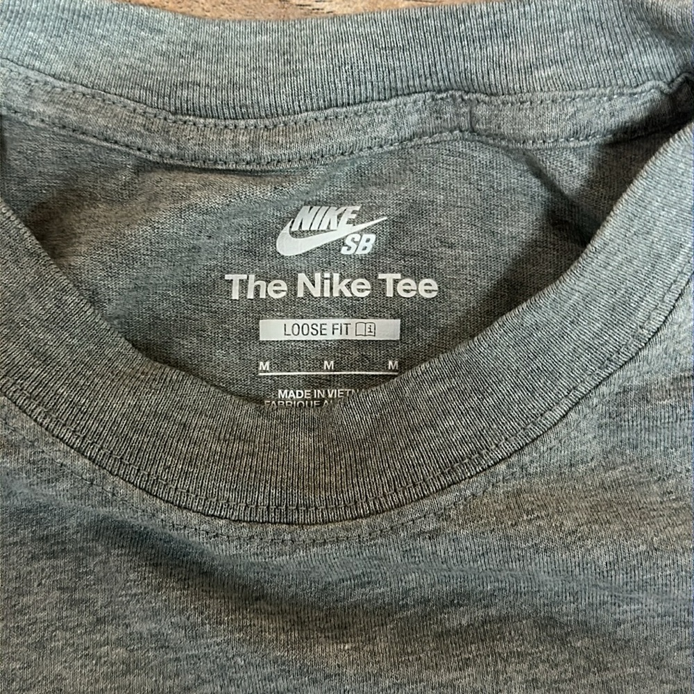 NWOT. Nike SB Gray Short Sleeve Tee with Graphic Design. Men’s size M. - Picture 2 of 5